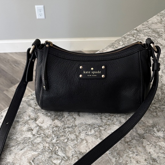 kate spade Handbags - Kate Spade Black Pebbled Leather Crossbody Bag
